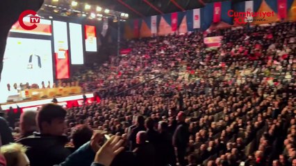 Saadet Partisi Kongresinde delegeler arasında arbede çıktı