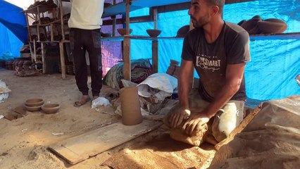 صناعة الفخار تنتعش في غزة لتعويض النقص في الأواني جراء الحرب