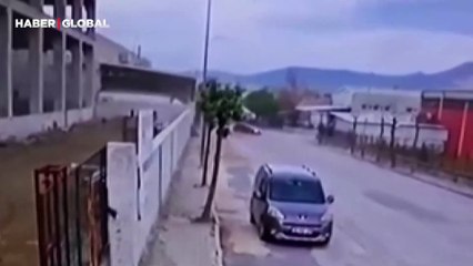 Bursa'da fırtına uçurdu, çelik ok gibi arabasına saplandı!