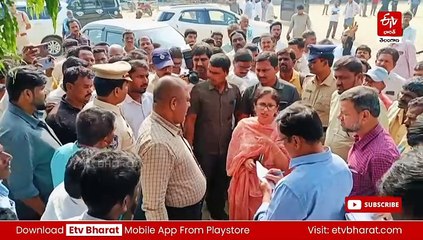 అస్వస్థతకు గురై ఆస్పత్రిలో చికిత్స పొందుతున్న విద్యార్థులకు పురుగుల అల్పాహారం