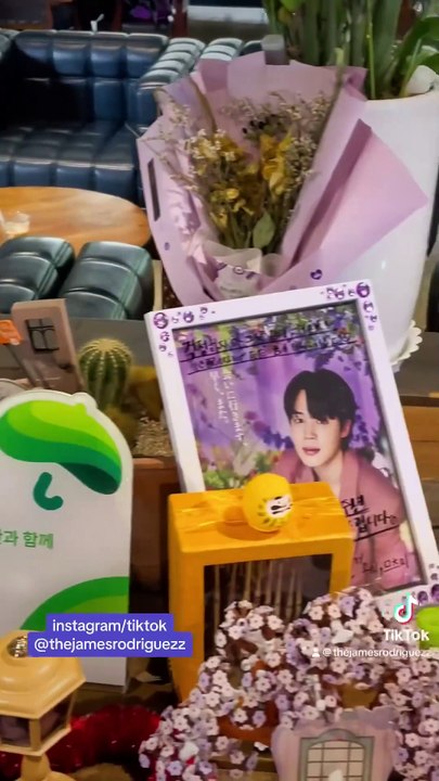 No vi a su papá 🥹🇰🇷☕️ #korea #bts #jimin #busan #magnatecafe #jimincafe #corea #kpop #jimindad