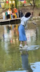 jump into water😂😂😂 #funny2dunia #funnyvideo #tiktok #comedyvideo #laugh #amazing video #how to earn money #today news #prank #darama #hollywod movie hindi dubed #fashion