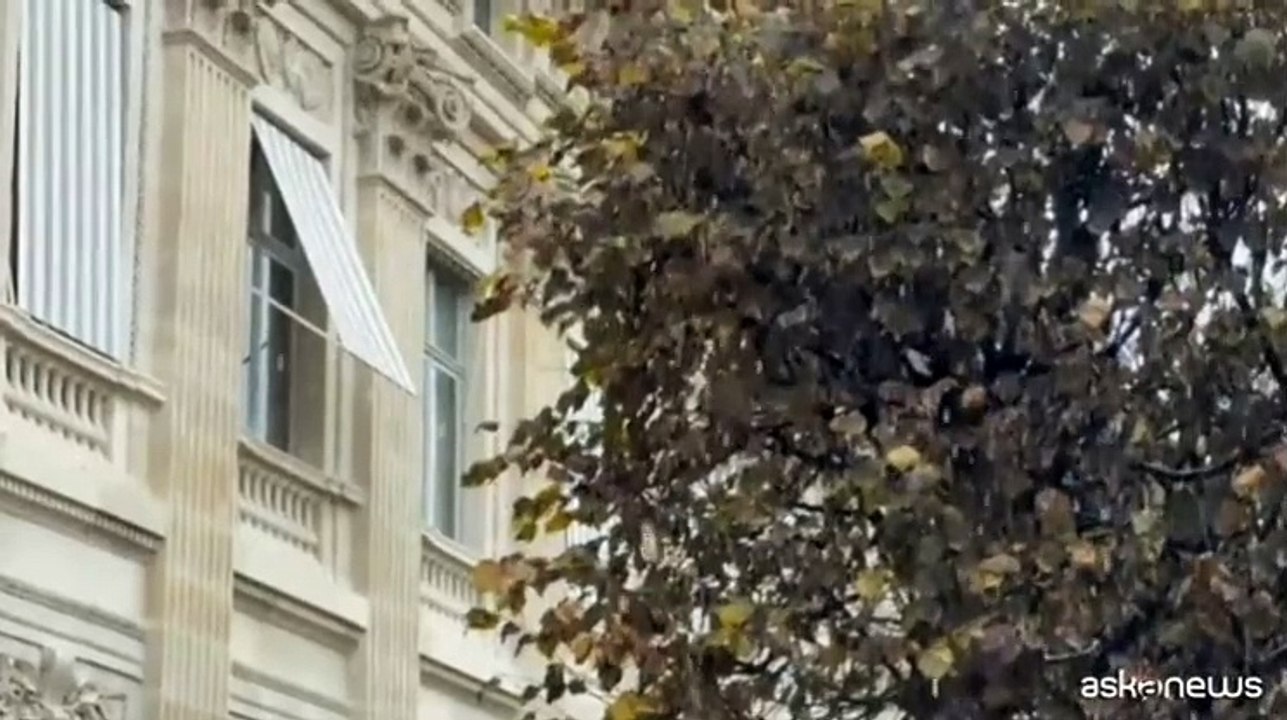 Francia, prima neve a Parigi, fiocca a Montmartre