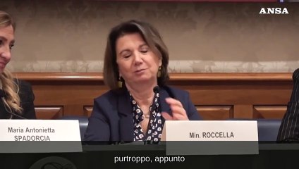 Roccella: "Uomini, non abbiate paura della liberta' femminile, arricchisce tutti"