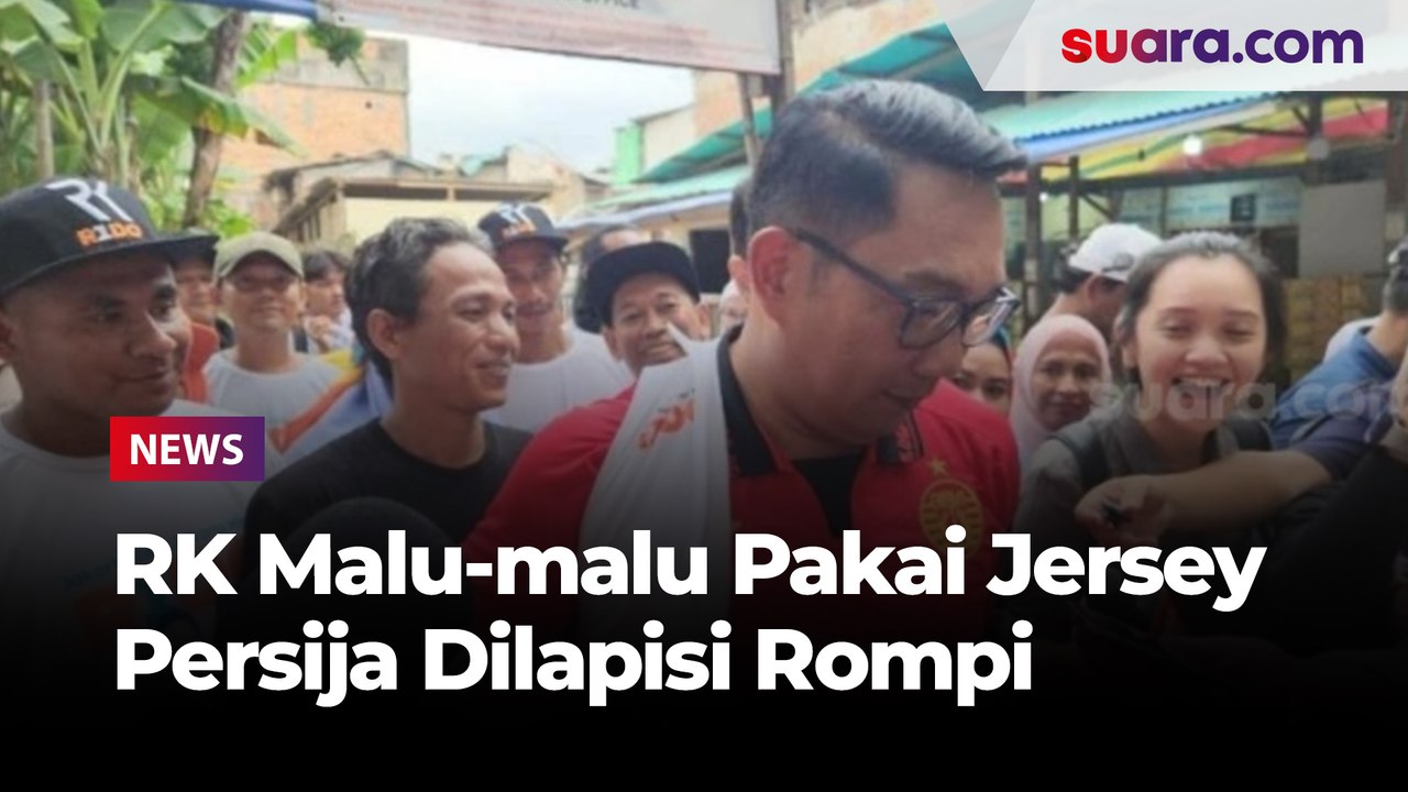 Jawab Tantangan Ketum Jakmania, RK Malu-malu Pakai Jersey Persija Dilapisi Rompi Saat Blusukan