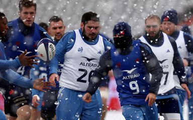 Le XV de France s'entraîne sous la neige avant d'affronter l'Argentine