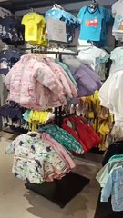 অলপ কাপোৰৰ বজাৰ কৰিলো……