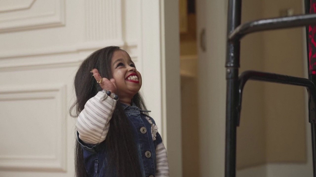 World's tallest and shortest women defy limits in unforgettable meeting