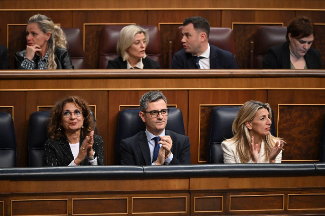 El Gobierno flota y reflota