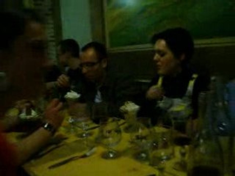 Bataille de sel à la crêperie entre Bernard et Florie