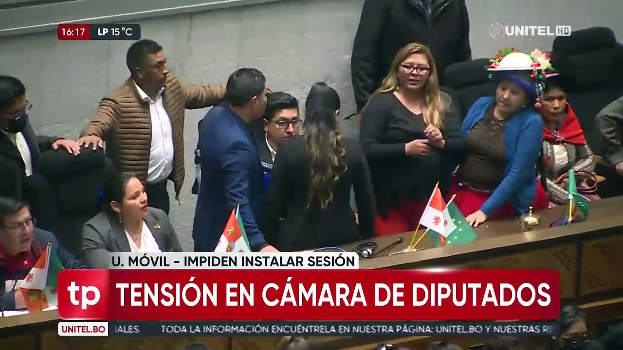 Evistas increpan a Omar Yujra, presidente de Diputados, antes del inicio de sesión