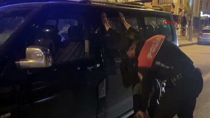 Trafikte halk otobüsü şoförüne bıçak çekip, tehditler savurdu; o anlar kamerada (2)