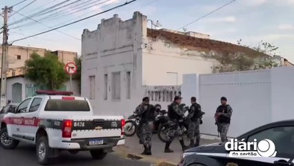 Homem bastante procurado pela polícia é preso em Pombal e quebra celular no momento da abordagem