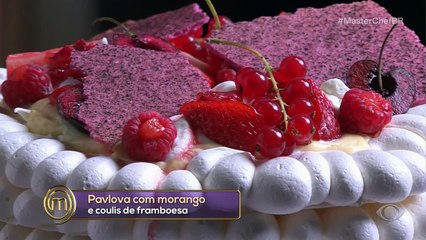 Maria Eugênia faz pavlova clássica: "Aveludada e leve"