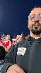 Fanático de la Vinotinto no pudo cantar el himno de Venezuela rodeado de chilenos