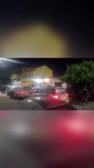 Grupo que fugia da polícia em carro roubado entra em rua sem saída e capota