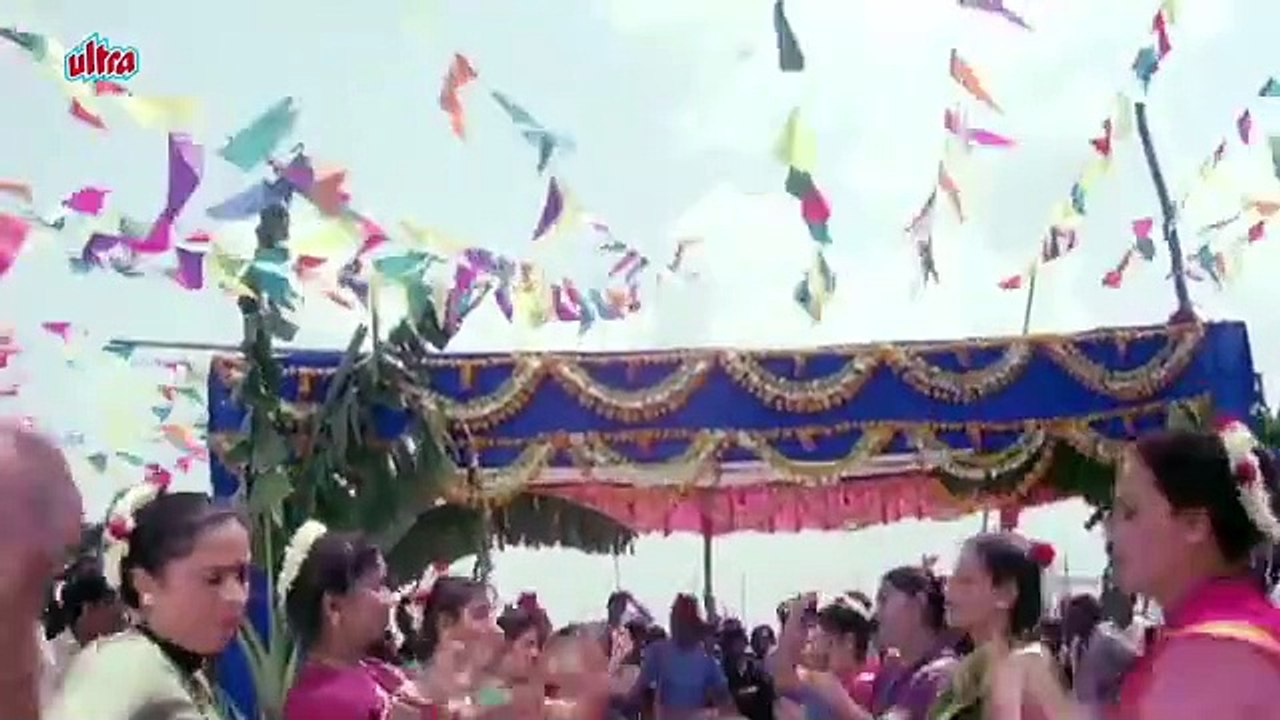 Dhoond Rahee Thi/1990 Zahreelay / Juhi Chawla, Chunky Pandey