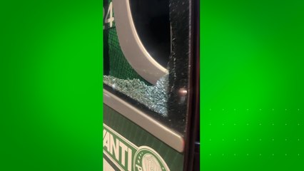 Ônibus do time feminino do Palmeiras é apedrejado