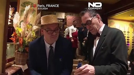 به سلامتی محصولات جدید سال؛ نوشیدن «بوژوله» جوان در پاریس آغاز شد