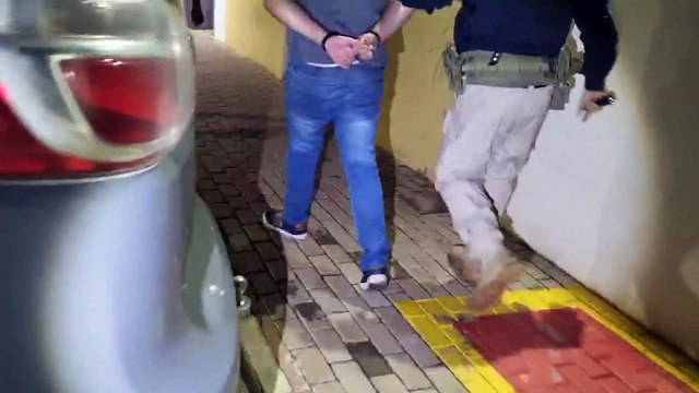 Carro lotado de maconha interceptado pela PRF na BR-277: suspeito detido