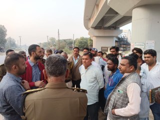 राजगढ़ के बांदीकुई मार्ग स्थित रेलवे फाटक के समीप शराब का ठेका खोले जाने के विरोध