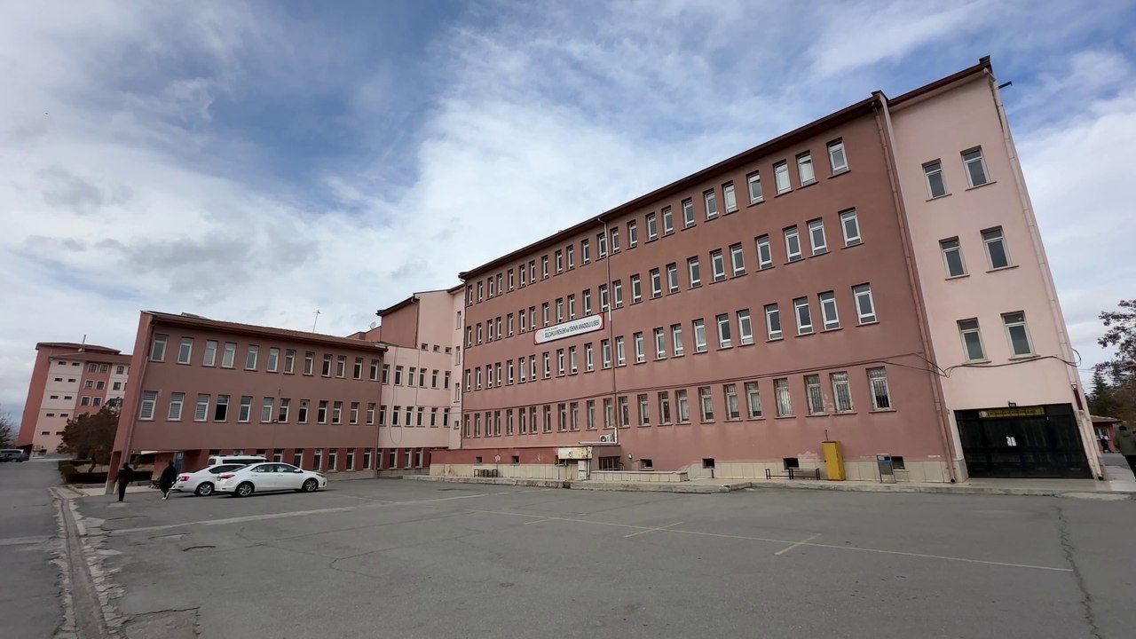 Altay, Selçuklu Mesleki ve Teknik Anadolu Lisesi’ni ziyaret etti