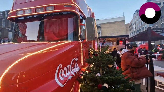 Coca Cola Christmas Truck stops in London