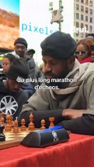 Il a battu le record du monde du plus long marathon d'échecs