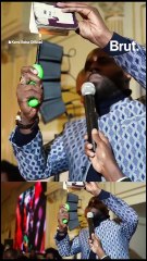 Kemi Seba brûle son passeport français