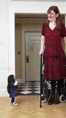Mulheres mais alta e mais baixa do mundo se encontram pela primeira vez