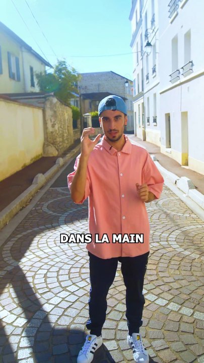 NE REGARDE SURTOUT PAS CETTE VIDÉO