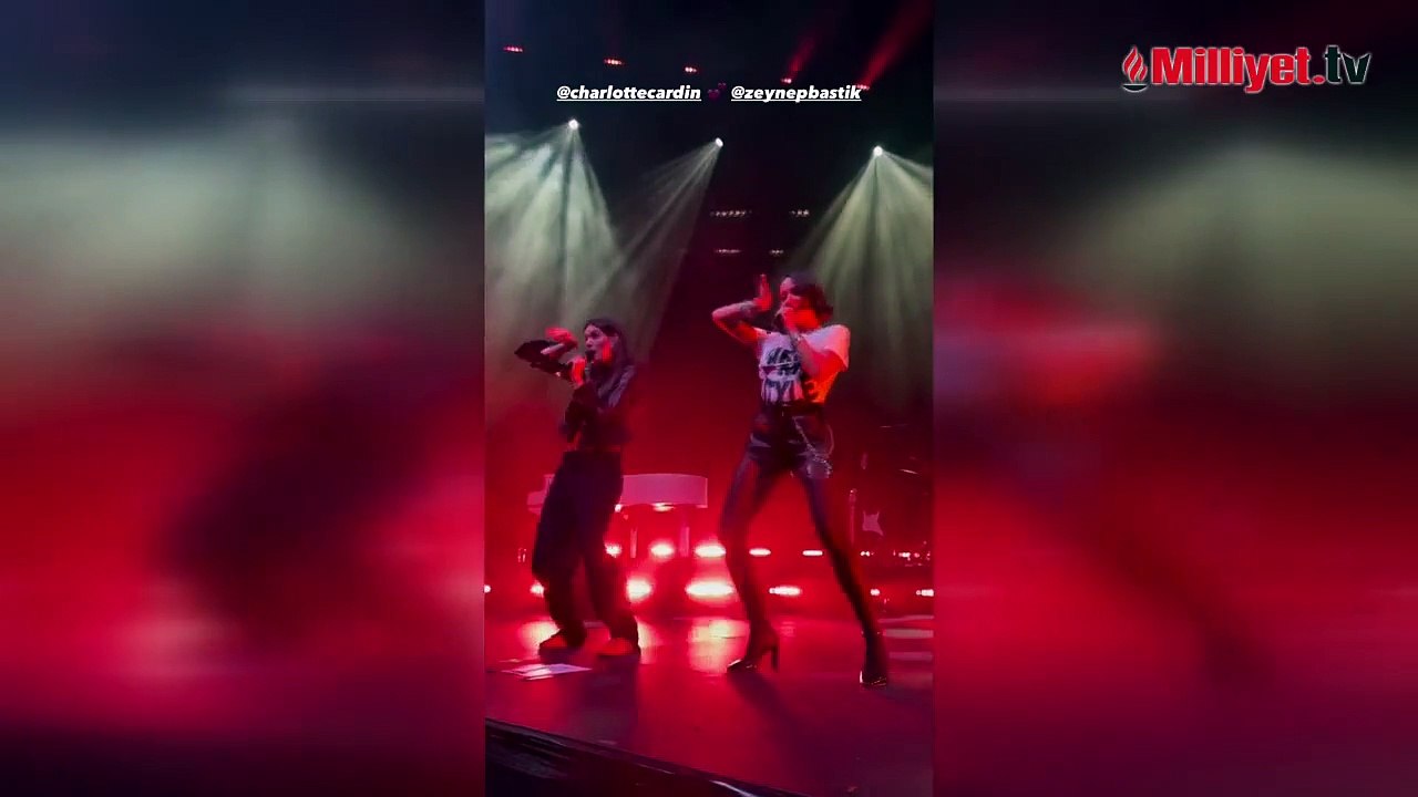 Charlotte Cardin konserinde Zeynep Bastık sürprizi! 'Onunla buluştuğum için mutluyum'