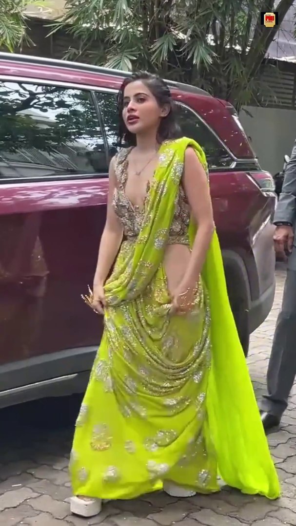 Urfi Javed looks GORGEOUS in green saree at the screening of her upcoming  series