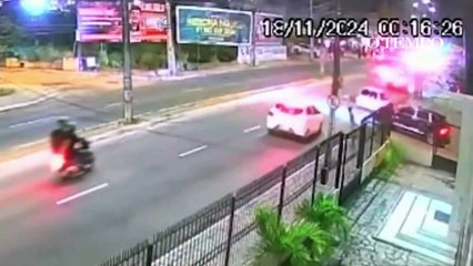 ¡Lo presintió! Una madre le dijo a su hija ‘no salgas’, pero no hizo caso y cayó de un auto