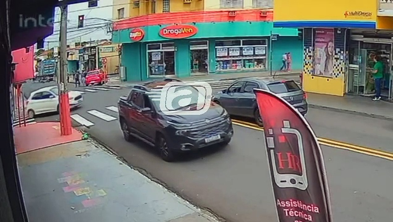 Homem é esfaqueado após briga de trânsito na Vila São José
