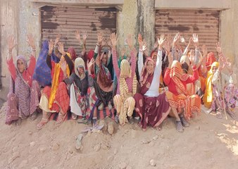 शराब का ठेका खोलने का विरोध, महिलाओें का तीसरे दिन भी धरना-प्रदर्शन जारी... देखें वीडियो