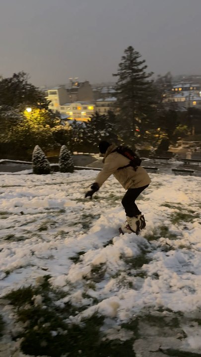Reportage : Snow à la butte Montmartre