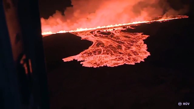 Un volcan islandais entre en éruption... flot de lave incroyable