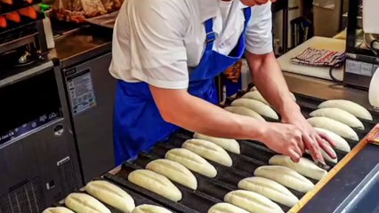 Handmade Vietnamese Sandwich: Watch the Making Process