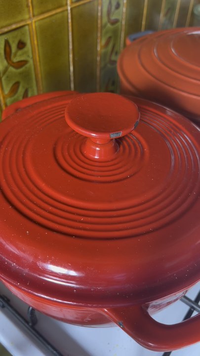 SOUPE SÉRIE (épisode 4) 🥱   Tu peux voir comment j’ai fais le bouillon dans ma précédente vidéo.   Ingrédients :  Bouillon de légumes  Vermicelles   Finitions : piment d’espelette, fromage râpé  #soupe #recipe #recette