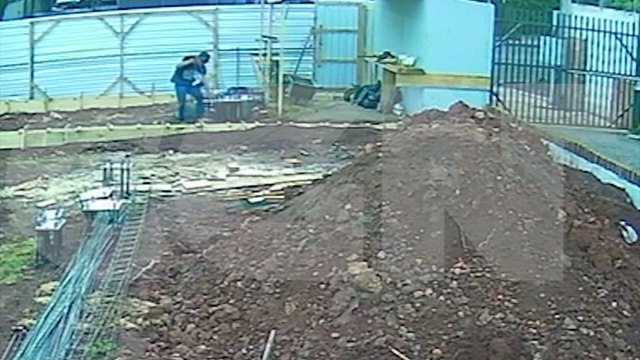 Câmeras registram furto de ferramentas em obra na Rua Marechal Deodoro