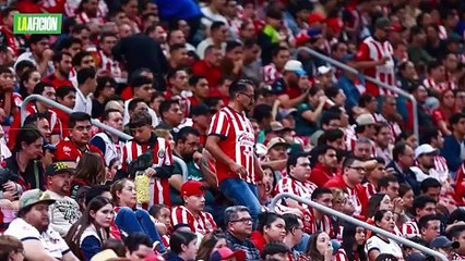 Aficionados de Chivas invaden el campo tras eliminación ante Atlas en el Play In