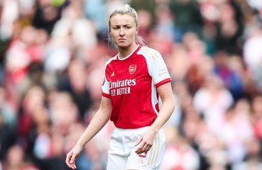 Leah Williamson reads a poem from her dad before every game