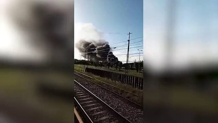 Incendio de trenes en desuso en los talleres ferroviarios de Haedo