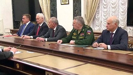 Putin ordena 'produção em série' de mísseis hipersônicos 'Oreshnik'