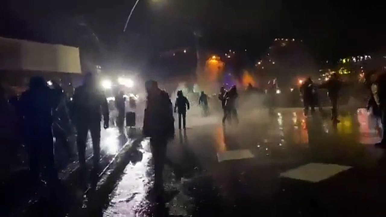 Tunceli Belediyesine Kayyum: Polis Eylrmcilere Müdahale Etti