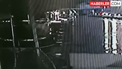 Rumeli Hisarı'nda Denize Düşen İki Kişinin Anları Güvenlik Kamerasında