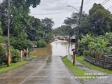 Fuertes lluvias dejan quebradas desbordadas