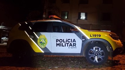 Moradores veem homem pulando muro e acionam a PM