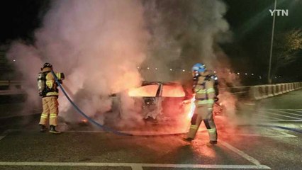 영동고속도로 졸음 쉼터 차량 화재..."번개탄 발화" / YTN
